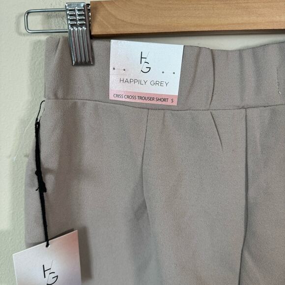 Happily Grey NWT Criss Cross Beige Trouser Short Size S - Picture 4 of 6
